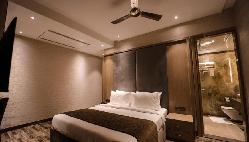 Hotel Mvr Grand Kanpur Exterior foto