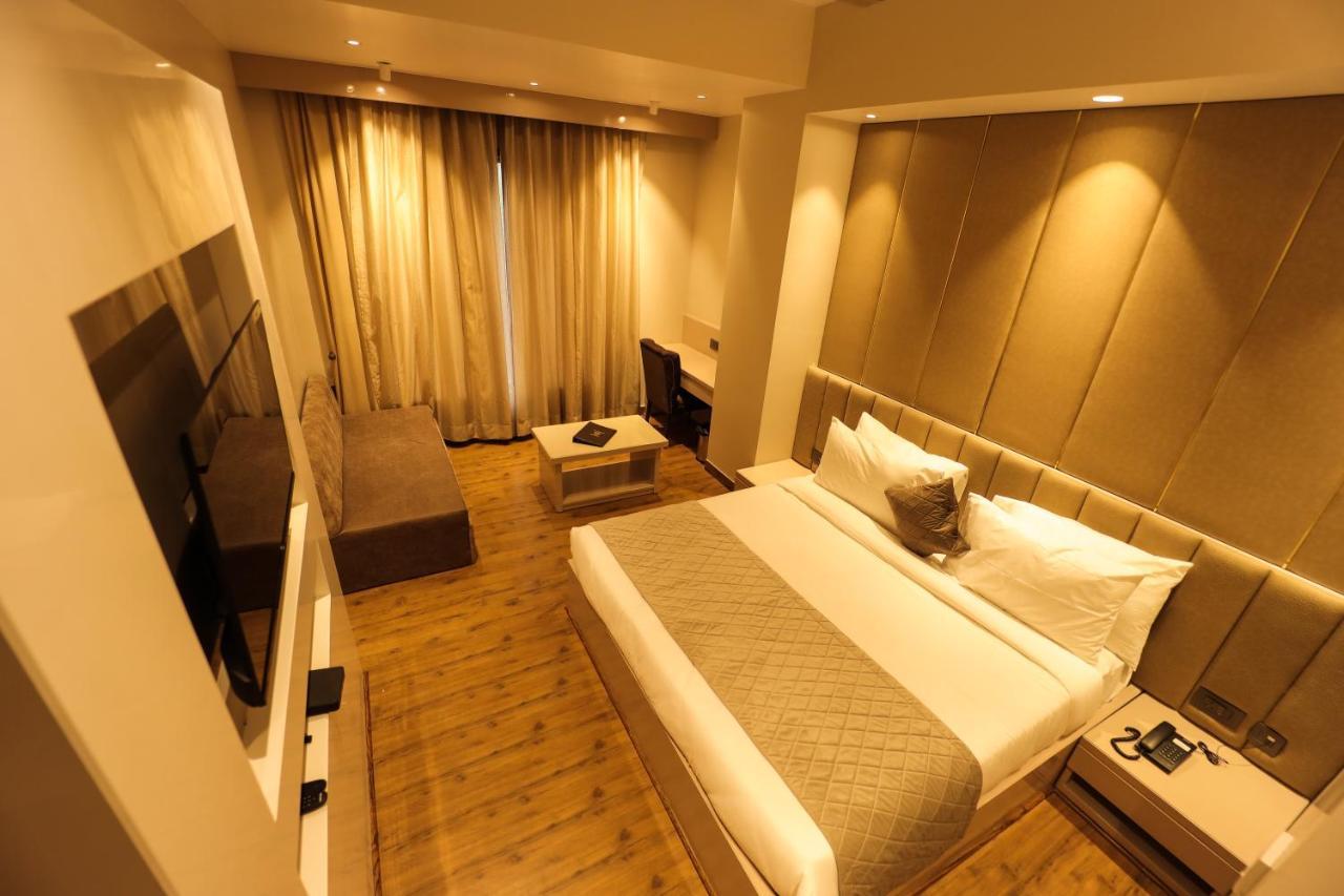 Hotel Mvr Grand Kanpur Exterior foto